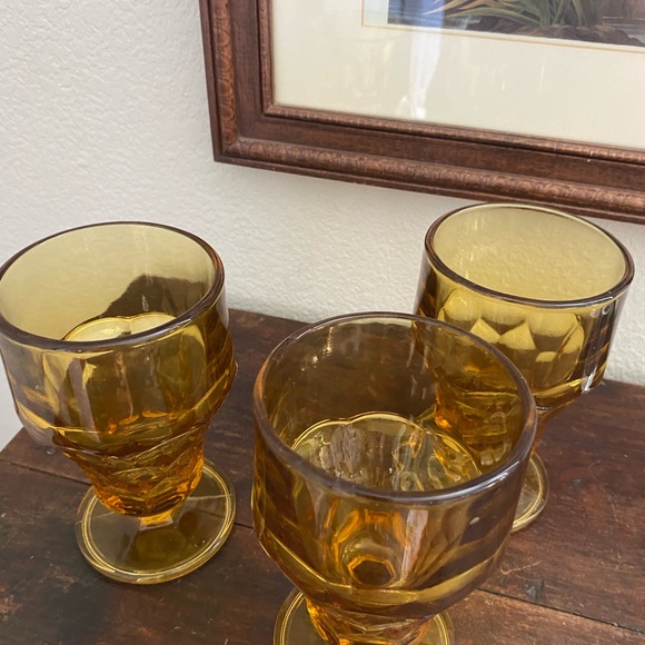 Vintage Midcentury 1950s Anchor Hocking Amber Georgian Honeycomb Footed Goblets - Picture 2 of 5